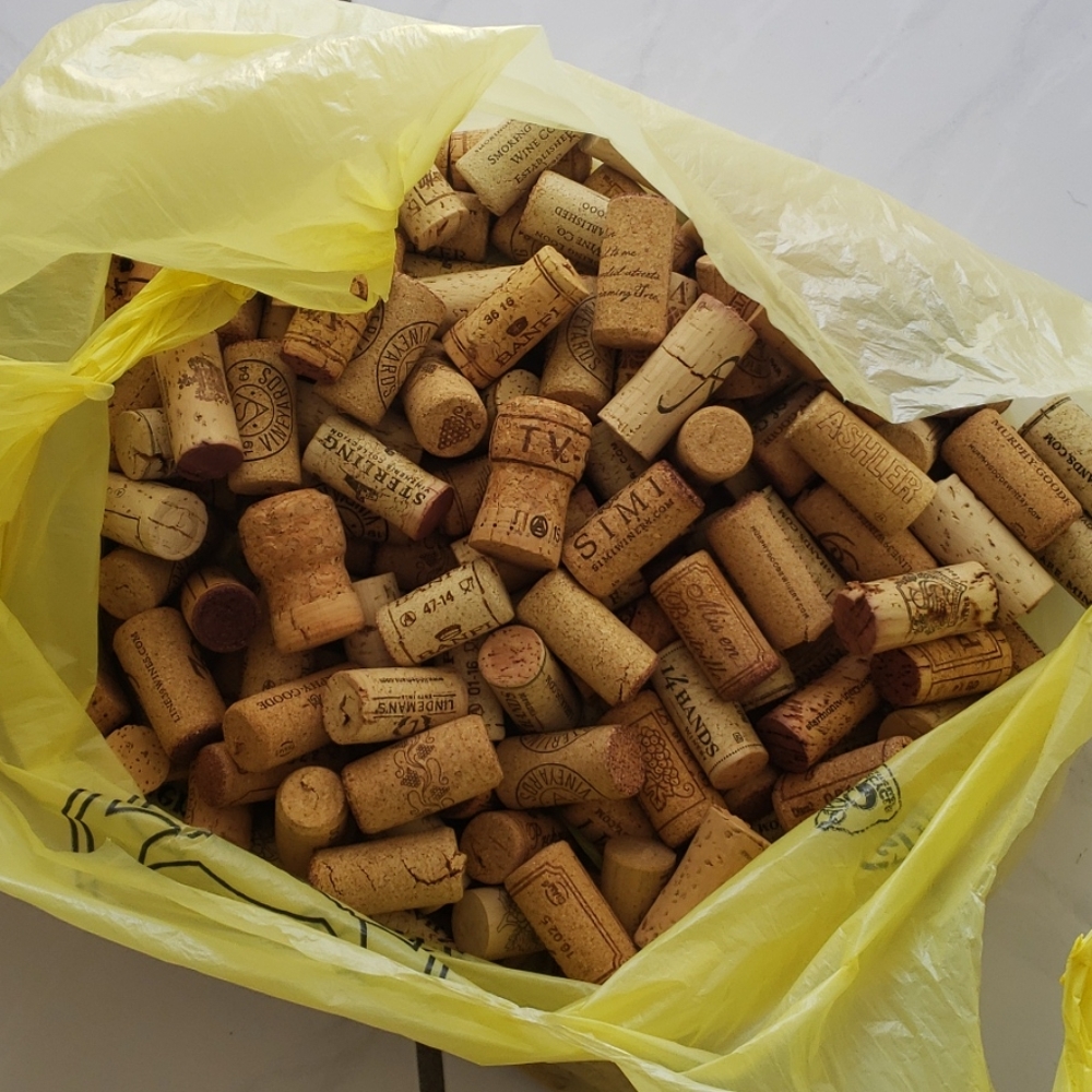 Unique assortment of various corks, 275 per bundle